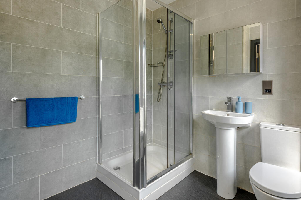 House in Leeds, Burley - More