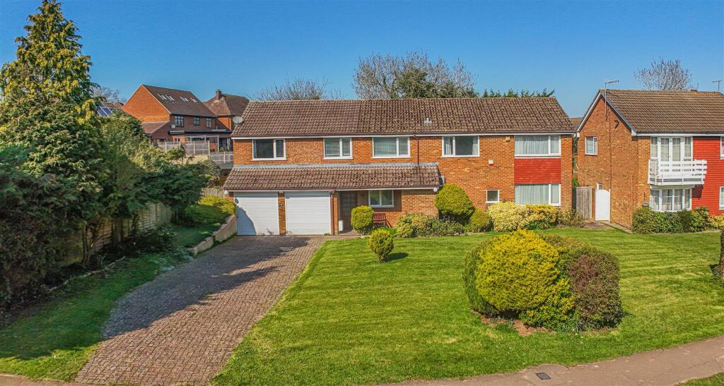 Main image of property: Peascroft Road, Hemel Hempstead, HP3