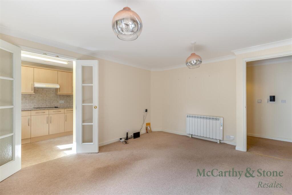 Apartment in Rushden, North Northamptonshire - View 4