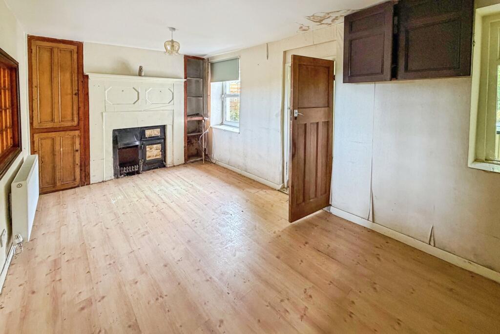 House in Amlwch - More