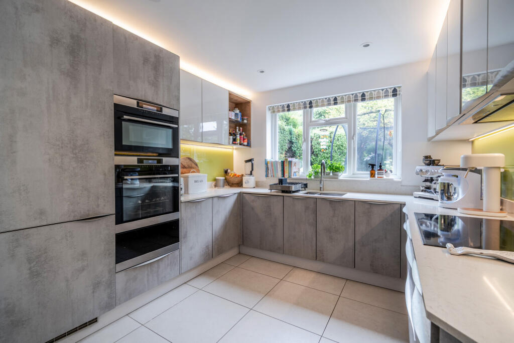 House in Elmbridge, Surrey - View 5