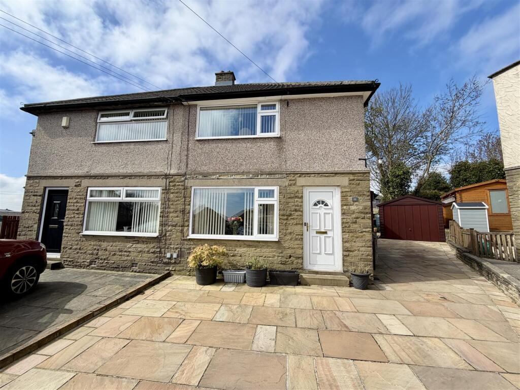 2-bed semi-detached on Gleanings Avenue, Norton Tower, Halifax, £175,000