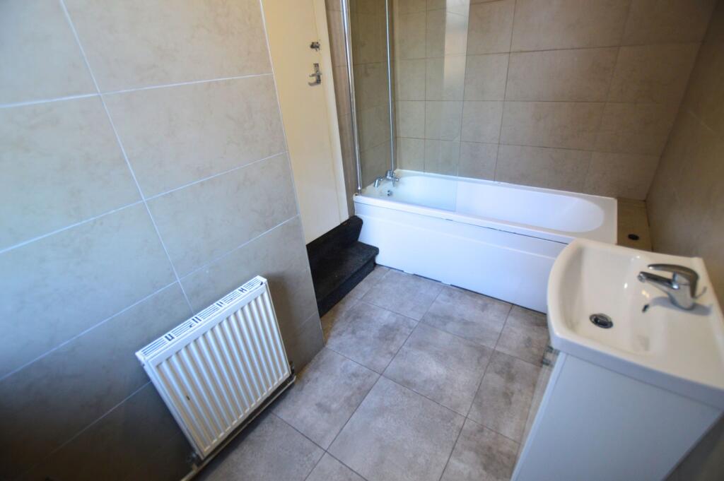 6 bedroom terraced house for rent
