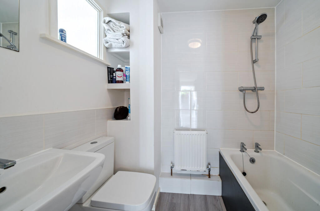Apartment in Farnham, Upper Bourne - More