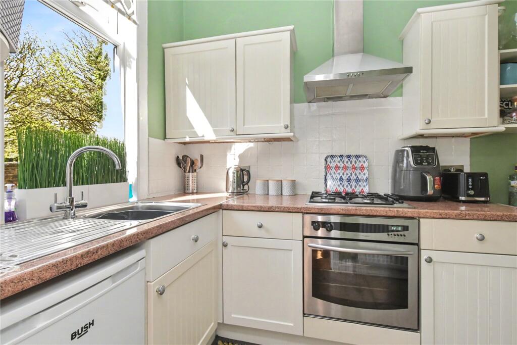 Vicarage View, Leeds - View 4