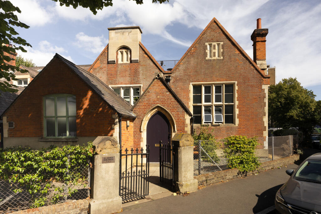 House in London - View 2