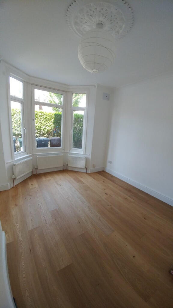 Apartment in London, Highams Park - View 4