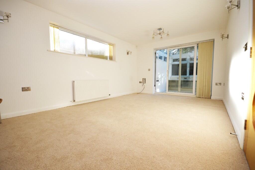 Southbourne Close to Beach photo 4
