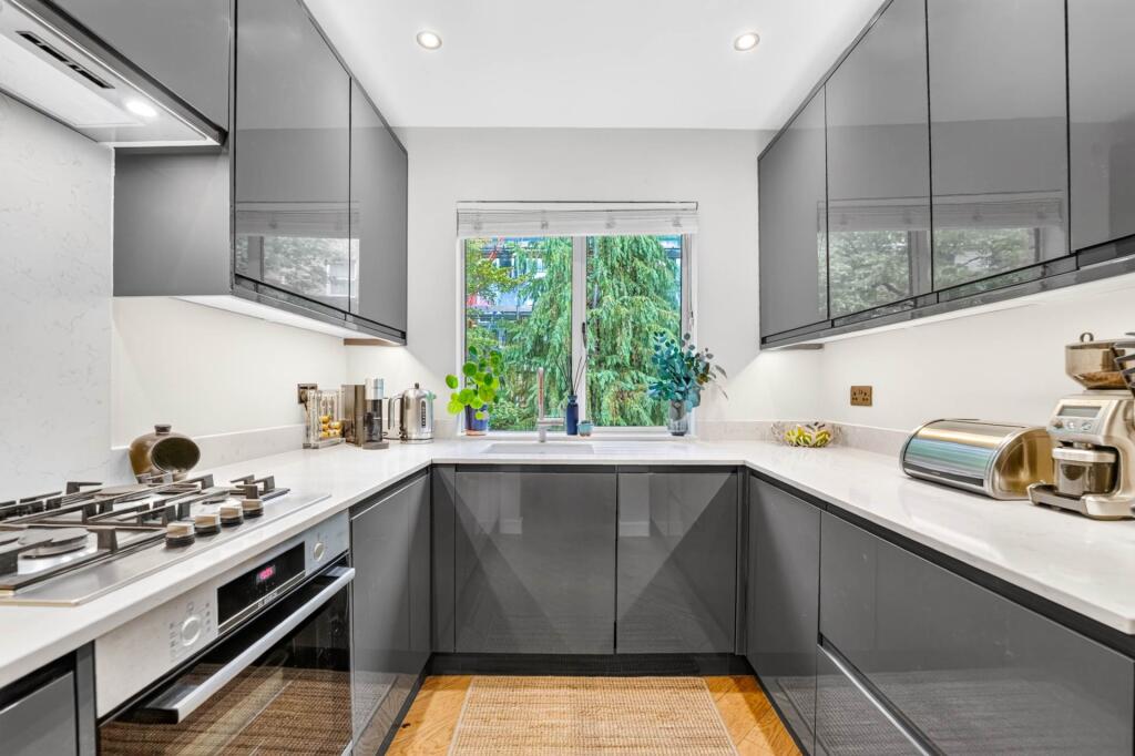 Apartment in London - More