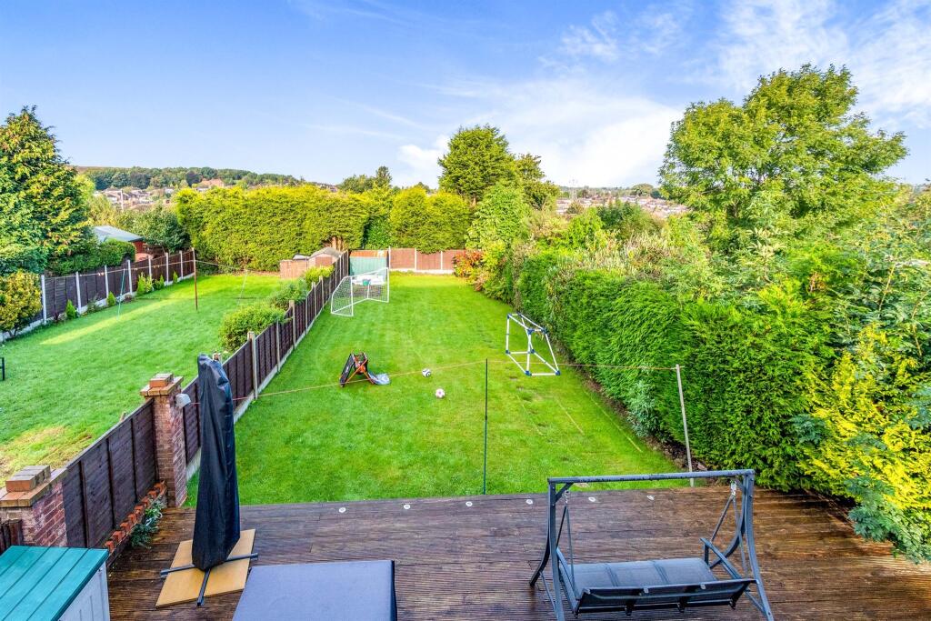 House in Wolverhampton, West Midlands - More