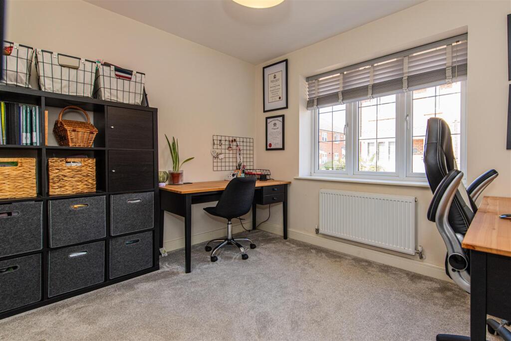 Guiver Drive, Market Harborough photo 4