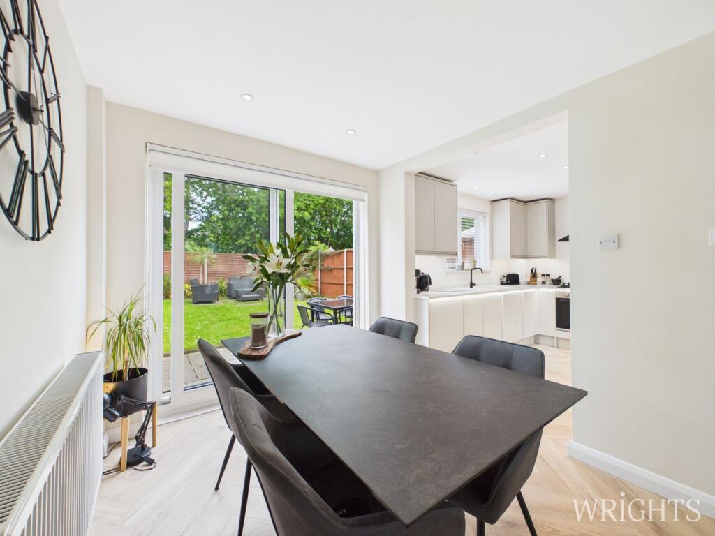 House in Welwyn Hatfield, Hertfordshire - More