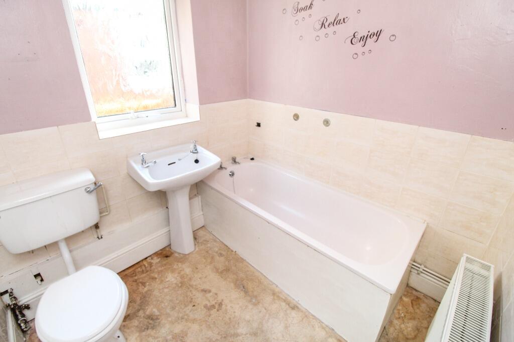 House in Ashfield, Sutton in Ashfield, Nottinghamshire - View 5