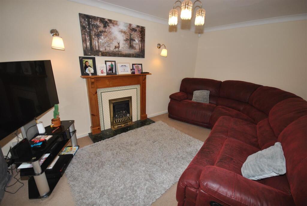 House in Boughton, White Hills, Kingsthorpe - View 2