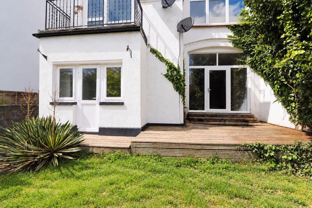 Apartment in Southend-on-Sea - View 4