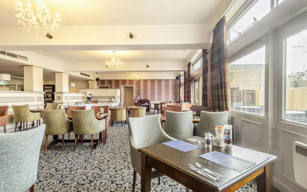 8685243-interior45.jpg