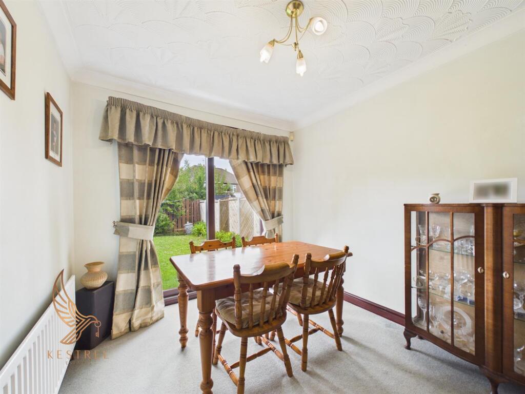 House in Wakefield, South Elmsall - More