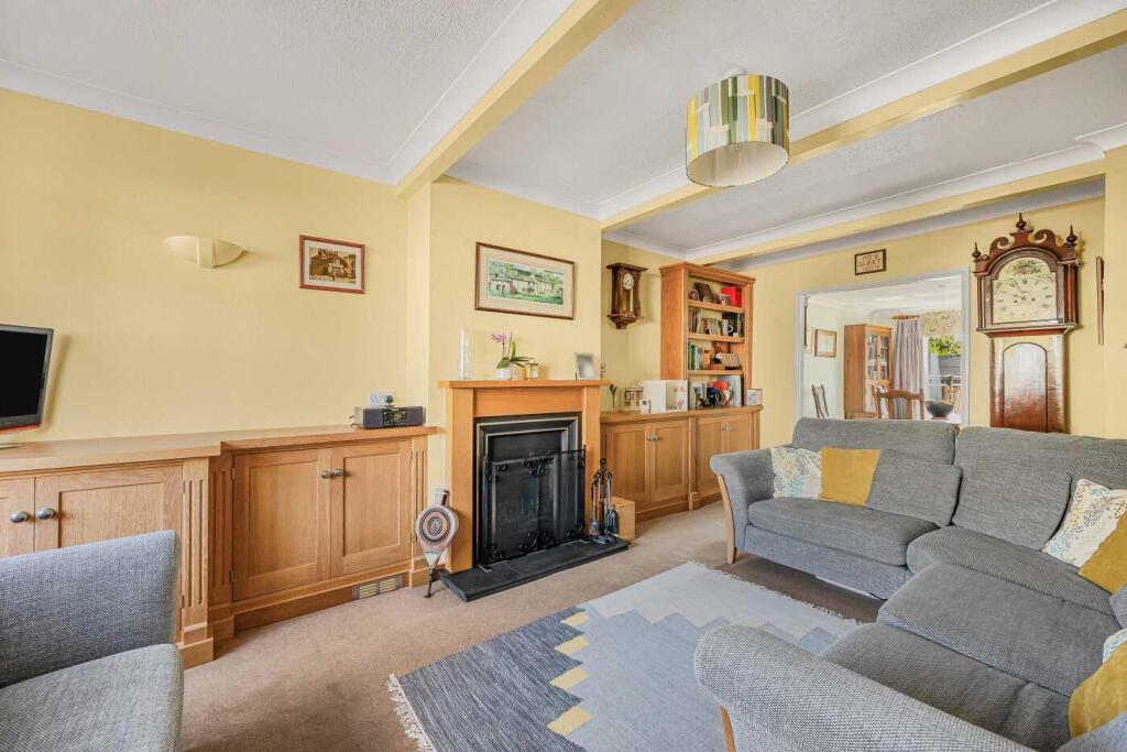 House in Reading, Emmer Green - More
