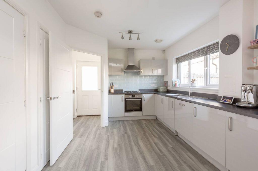 30 Brock View, Currie, Edinburgh, EH14 5TW photo 4