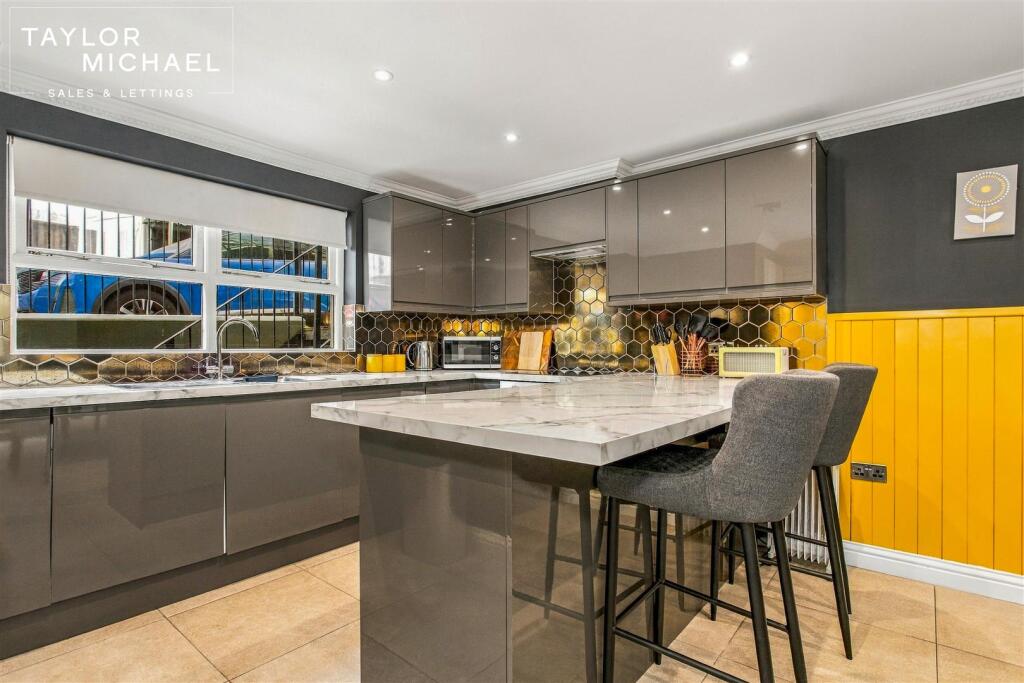 4 bedroom terraced house for rent