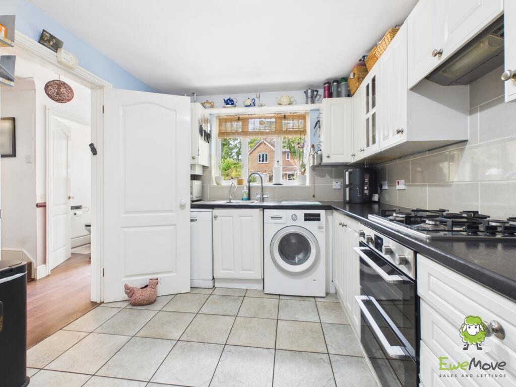 House in Basingstoke and Deane, Chineham - More