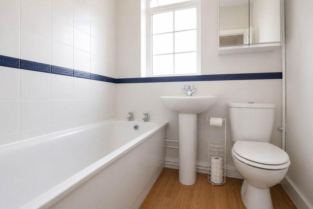 House in Aylesbury, Quarrendon - More