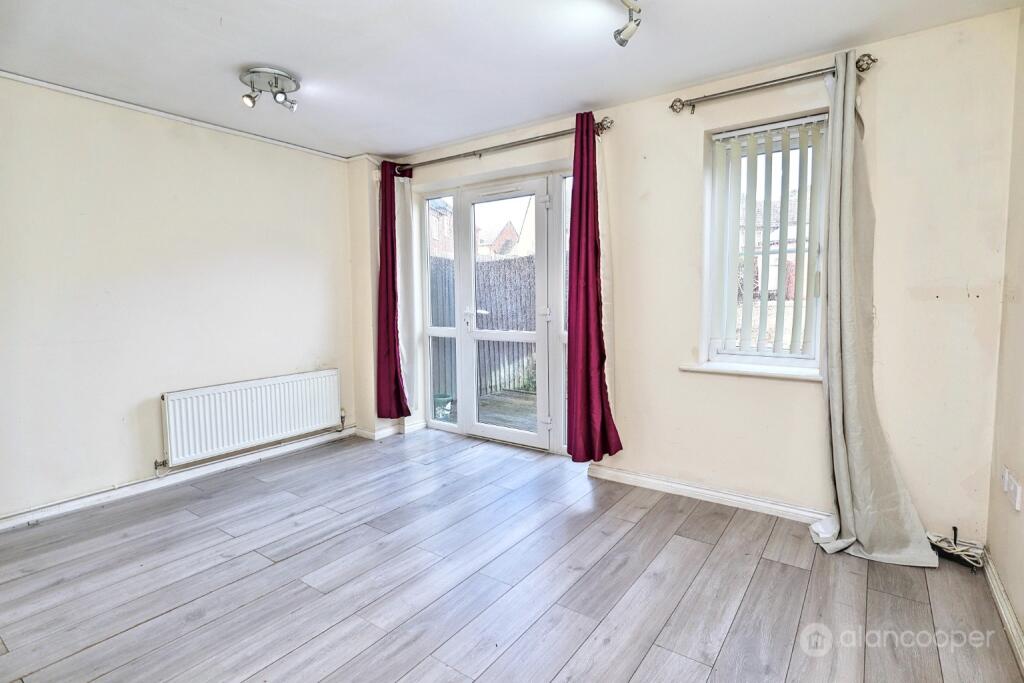 Spruce Road, Nuneaton, CV10 0LN photo 3