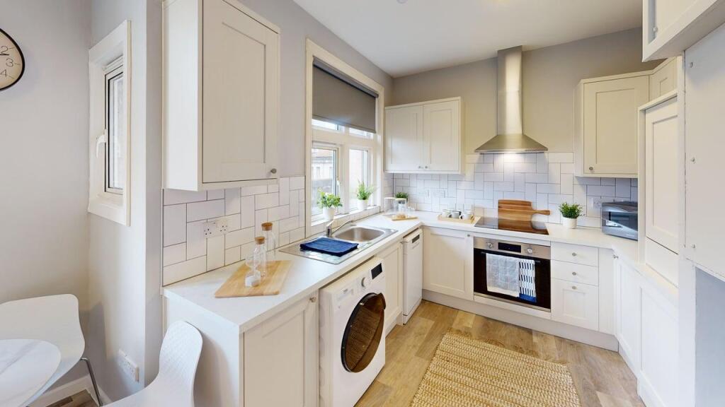 Flat 3, 15, Clare Street BS1 1XH