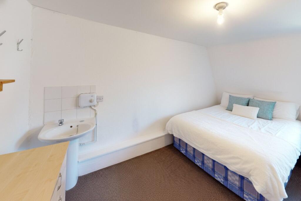 Apartment in Bristol, Canon's Marsh, City Centre - View 5
