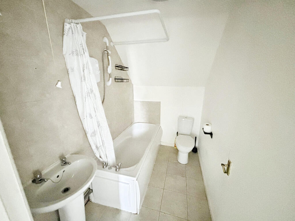 Apartment in Worcester - View 5