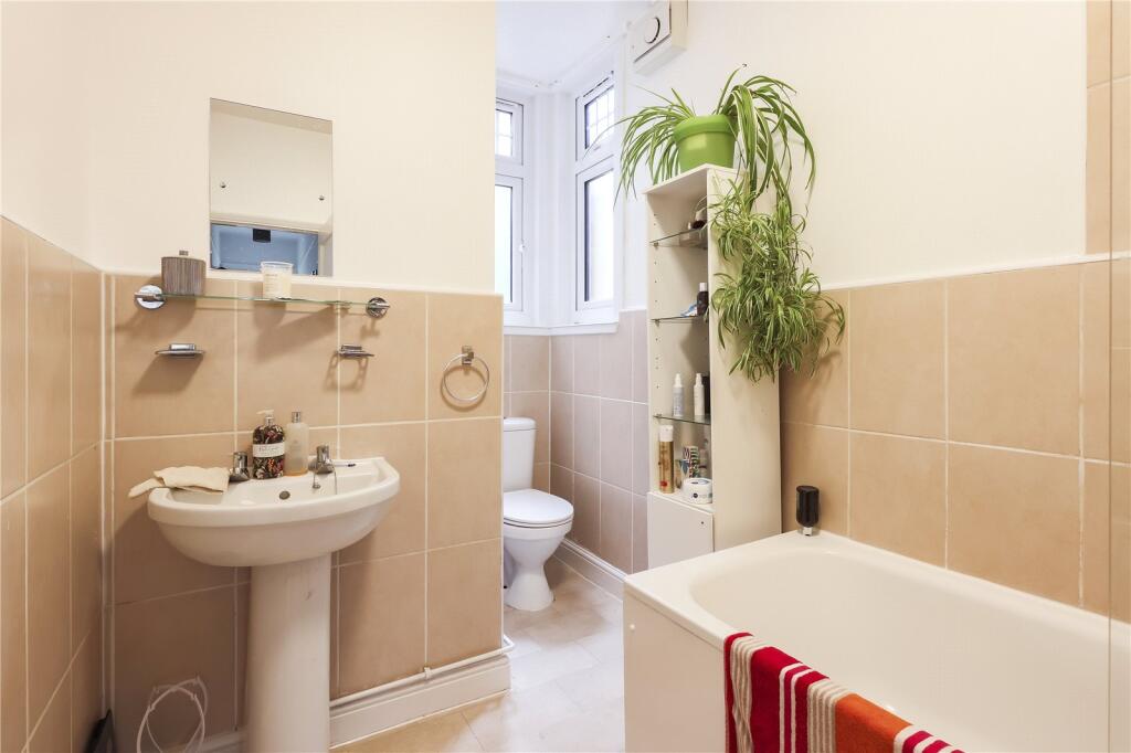 Apartment in London - More