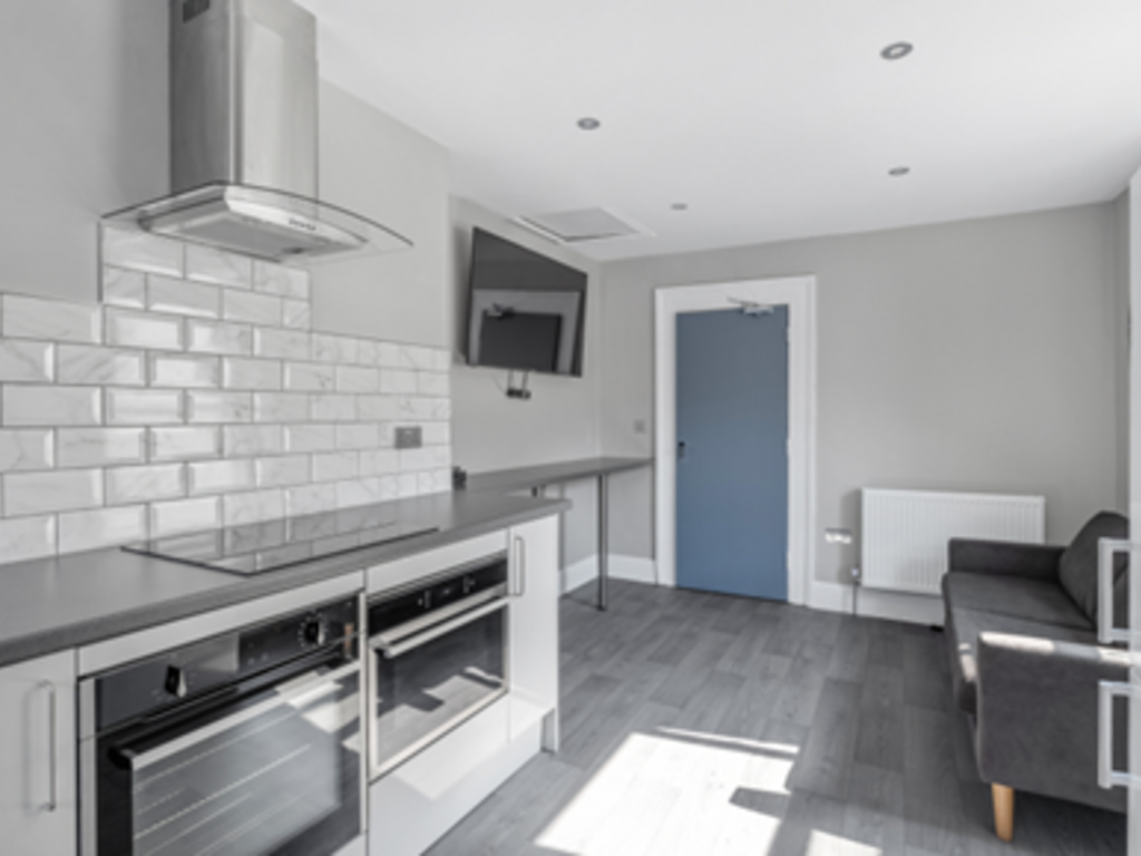 Main image of property: 31 Connaught Avenue