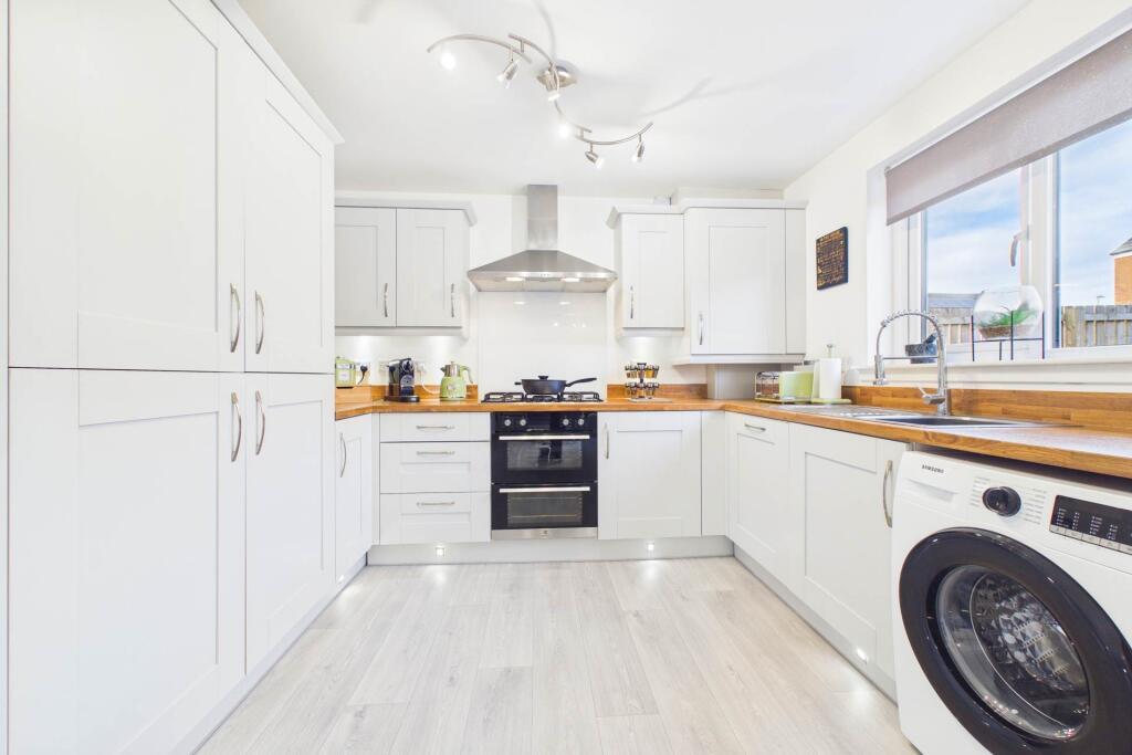 3-bed detached on Lambie Avenue, Law, £230,000