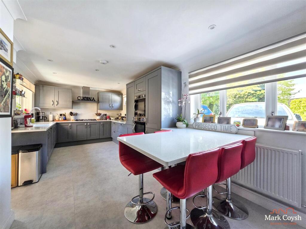 House in Leatherhead - View 4
