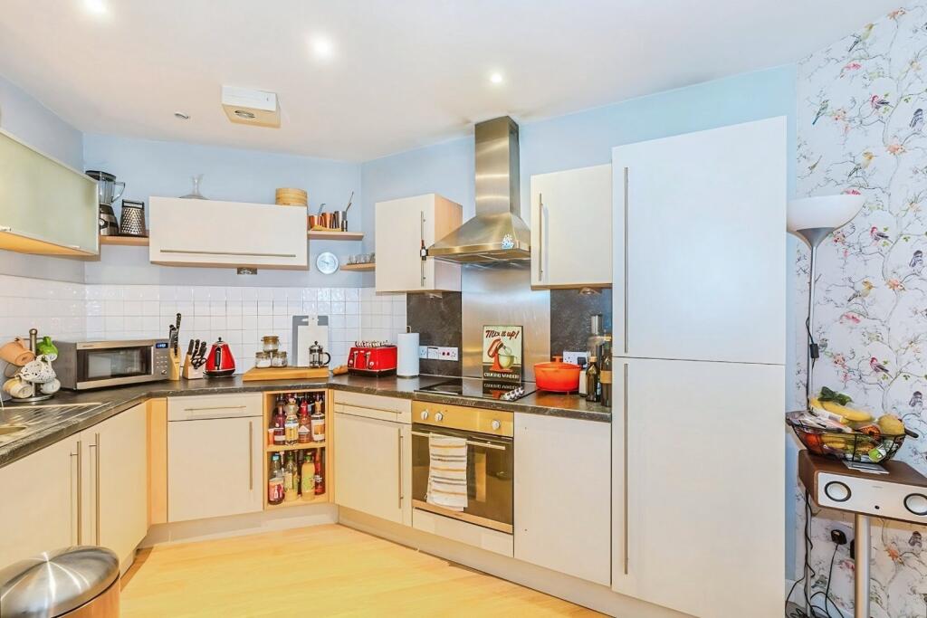 Apartment in Manchester, Withington - View 3