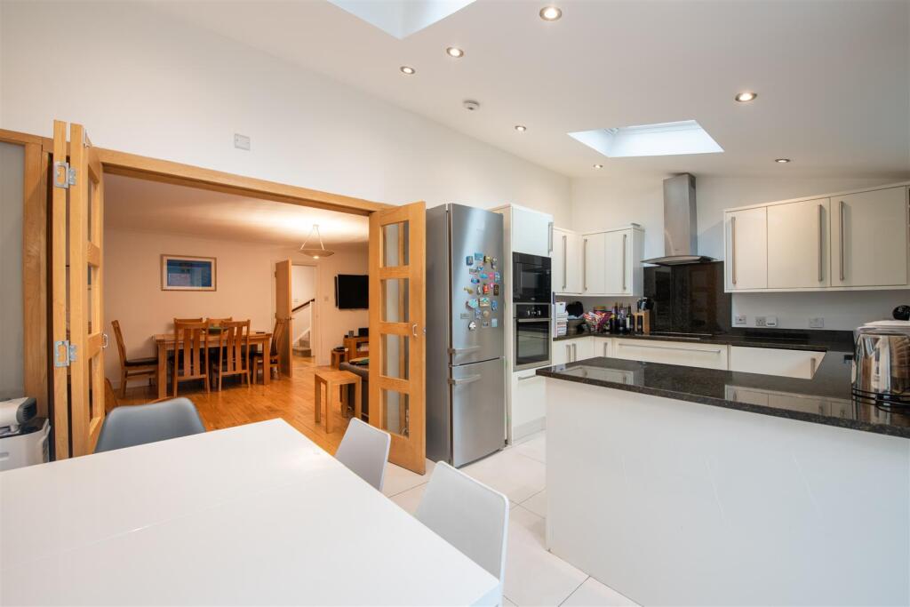 Farmleigh, Southgate, London, N14 photo 3
