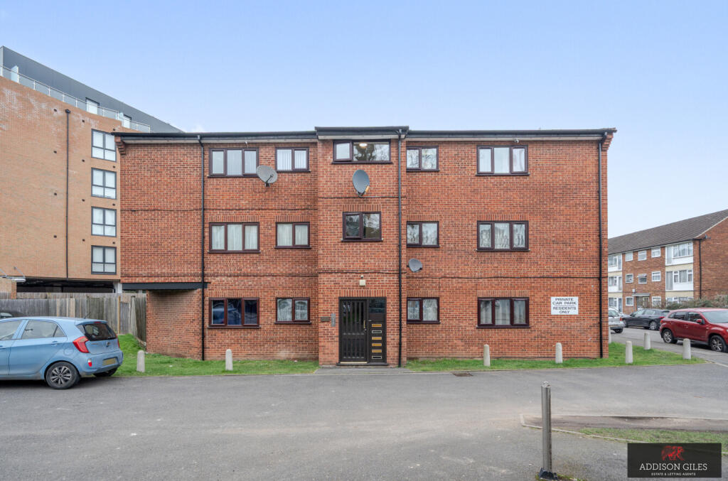 2-bed flat on Kingsmead House, Thirkleby Close, Slough, Berkshire, SL1, £225,000