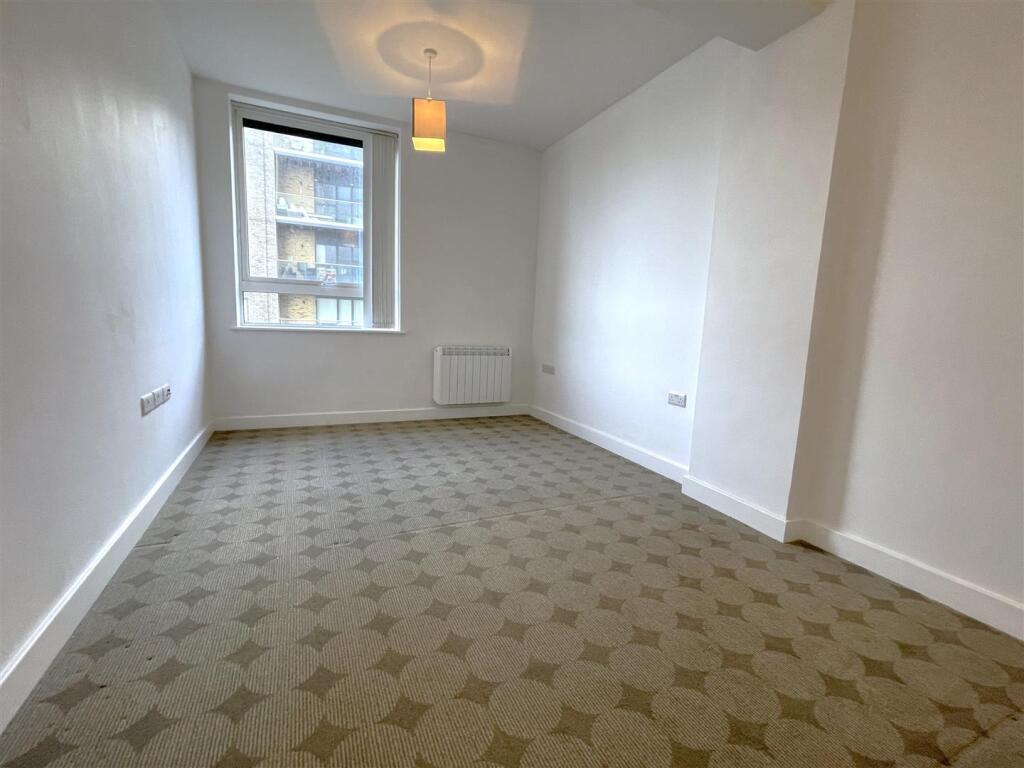 Apartment in Worthing, West Sussex - View 2