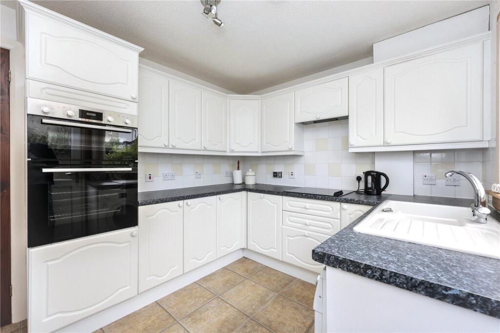 28, Lade Braes, Dalgety Bay, Dunfermline, Fife, KY11 photo 4