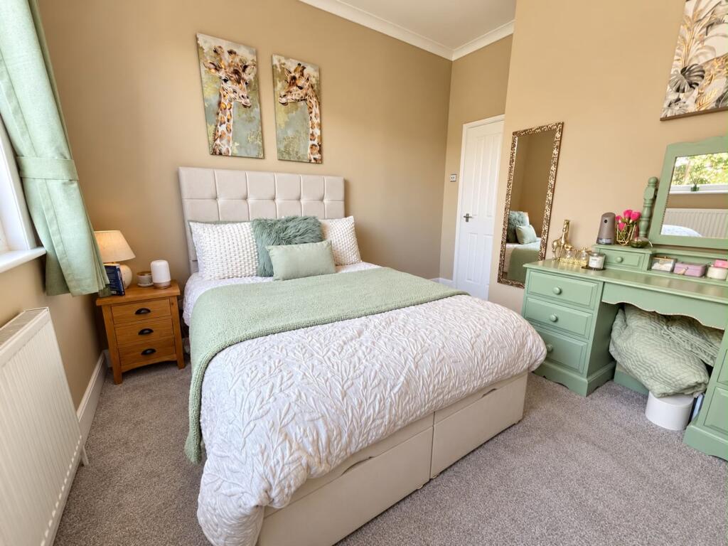 Apartment in Southend-on-Sea, Essex - View 4