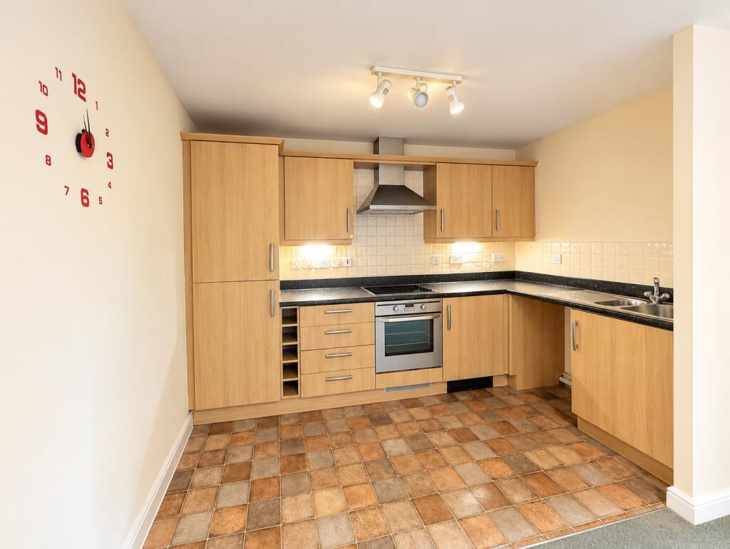 Apartment in Swindon, Haydon Wick - View 4