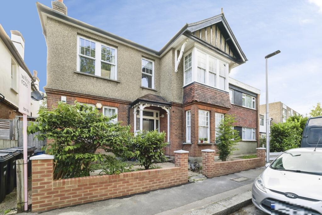 Main image of property: Glengall Road, WOODFORD GREEN, Essex, IG8