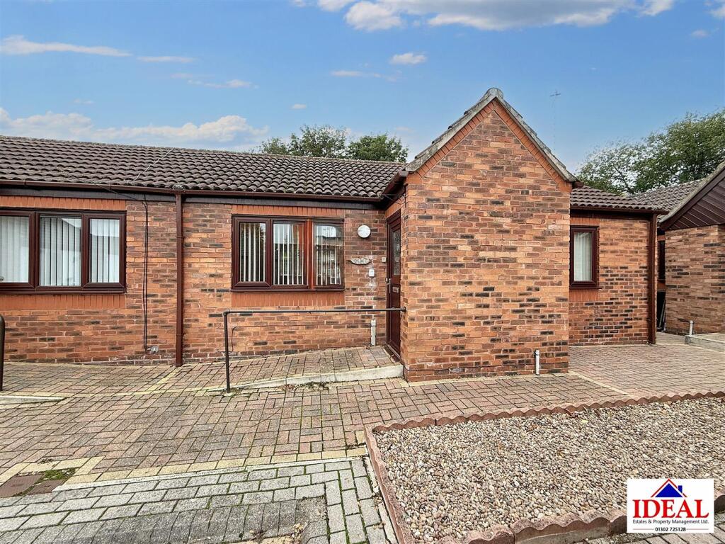 2-bed bungalow on Moat Hills Court, Bentley, Doncaster, £78,000