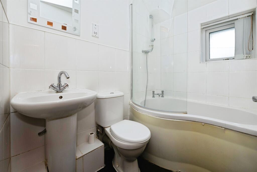 Apartment in Ashford, Kent - View 5