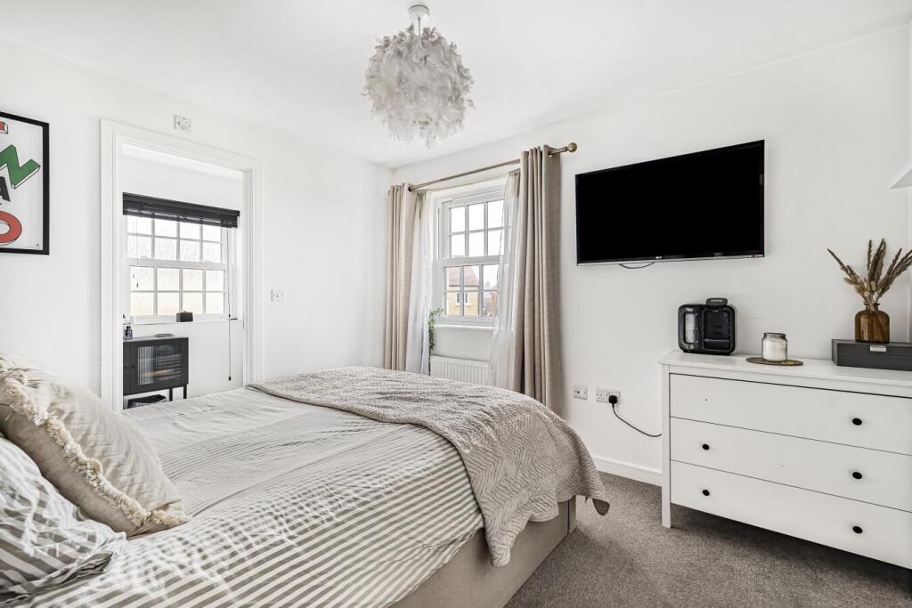 House in Bicester - More