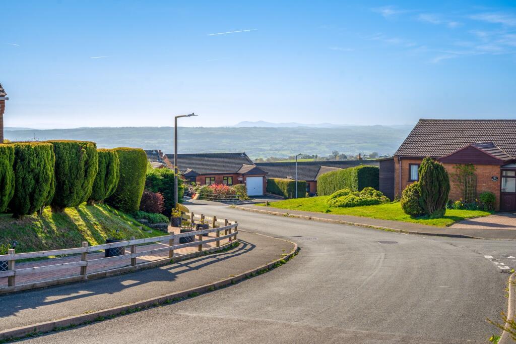 House in Caynham, Cleehill - View 2