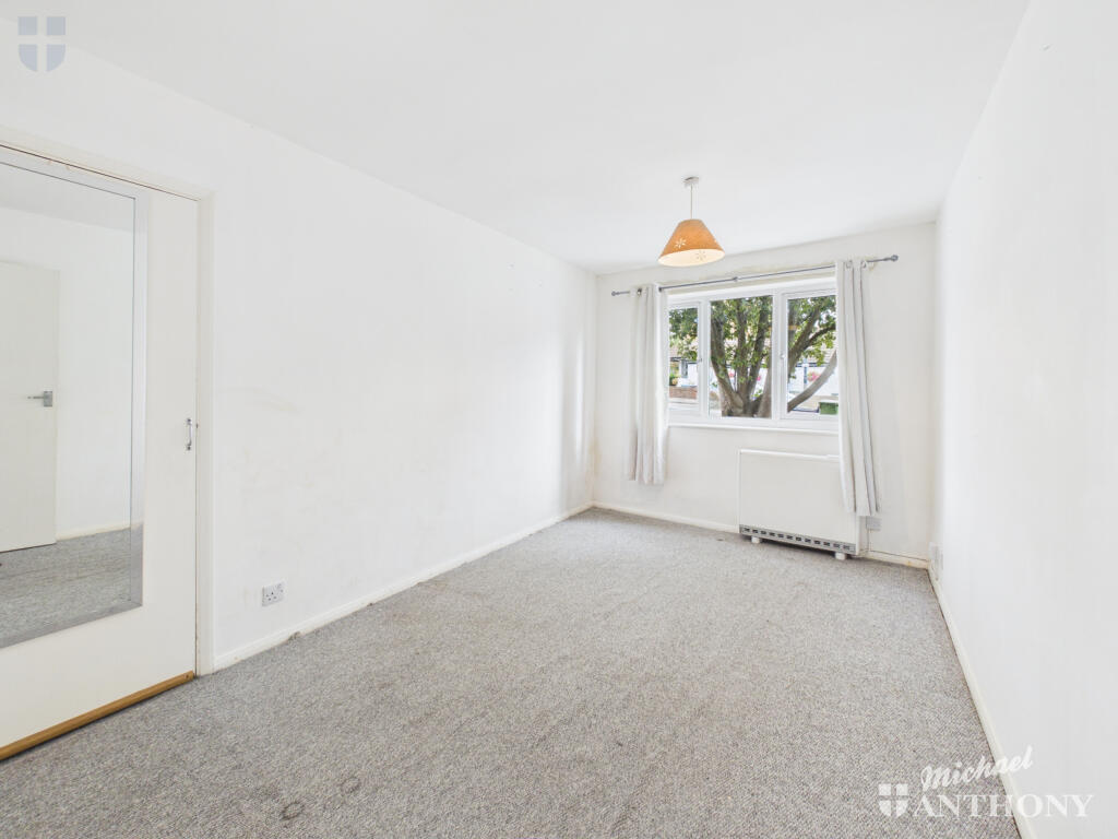 Apartment in Aylesbury, Elmhurst - More