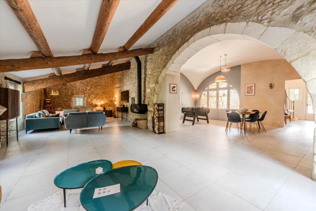 Main image of property: Provence-Alps-Cote d`Azur, Bouches-du-Rhône, St-Étienne-du-Grès