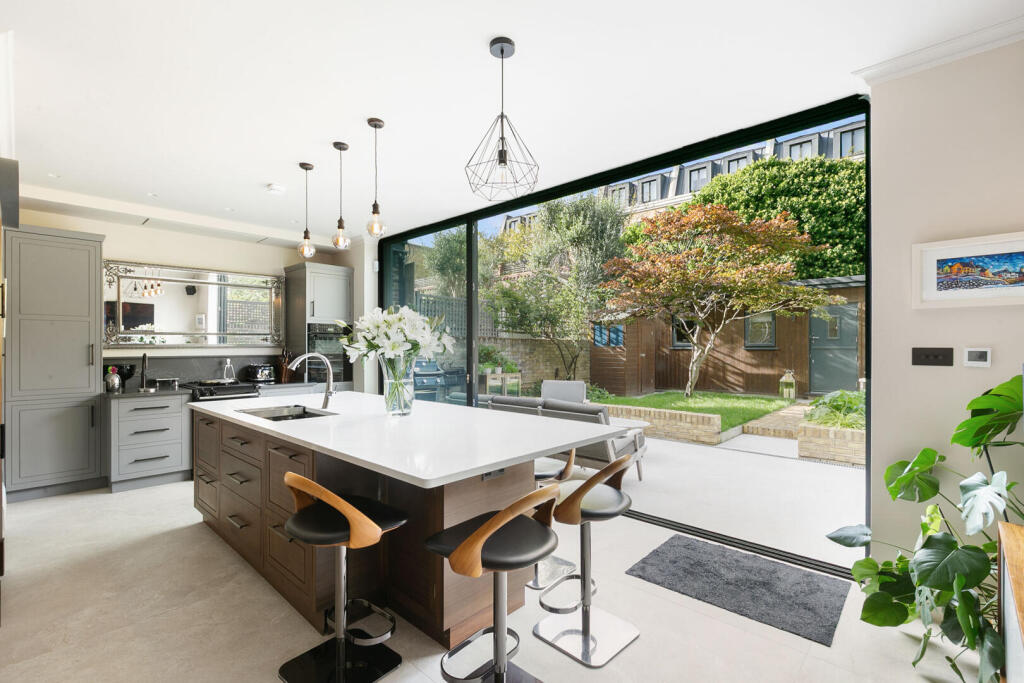 House in London, Walham Green, Fulham - View 3