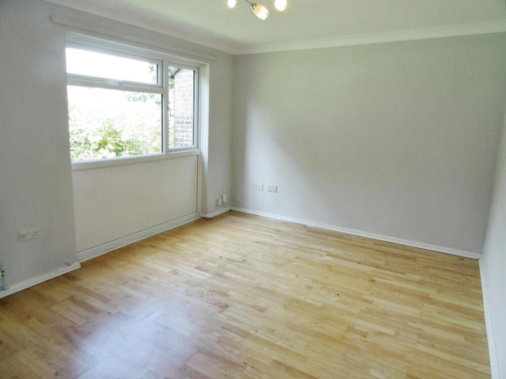 Quilter Road, Brighton Hill, Basingstoke, RG22 photo 4